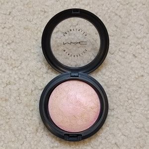 MAC Porcelain Pink Mineralize Skinfinish